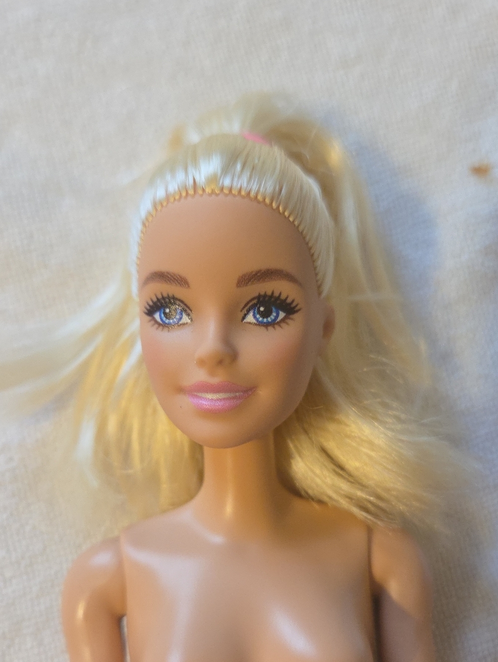 Five Barbies - Picture 6 of 6